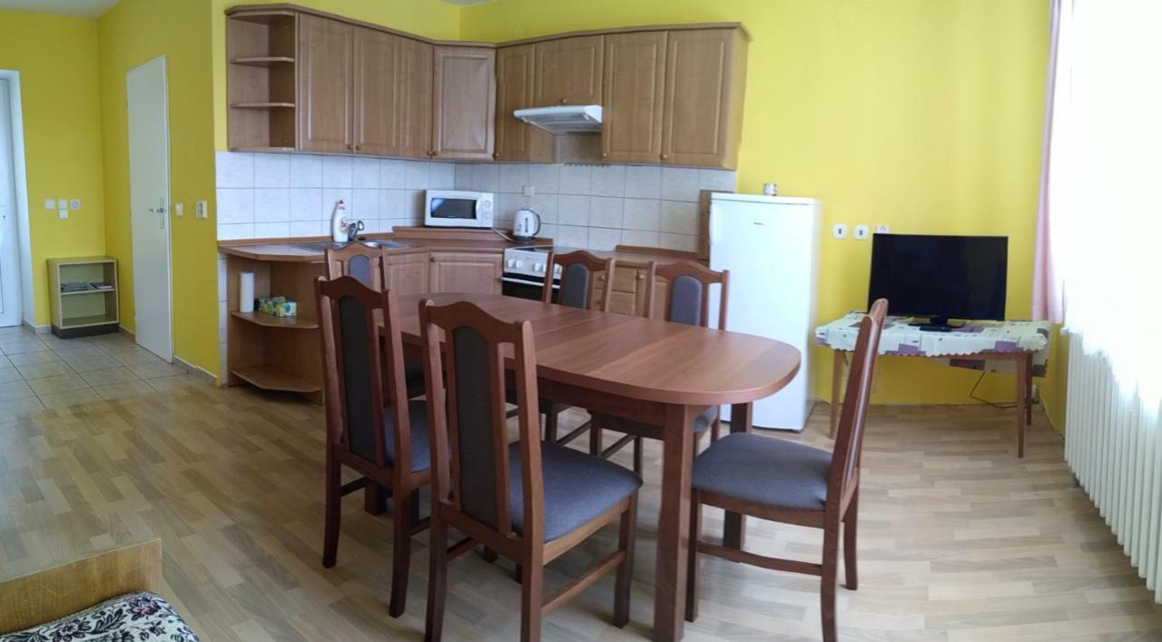 Apartman Utvina Extérieur photo
